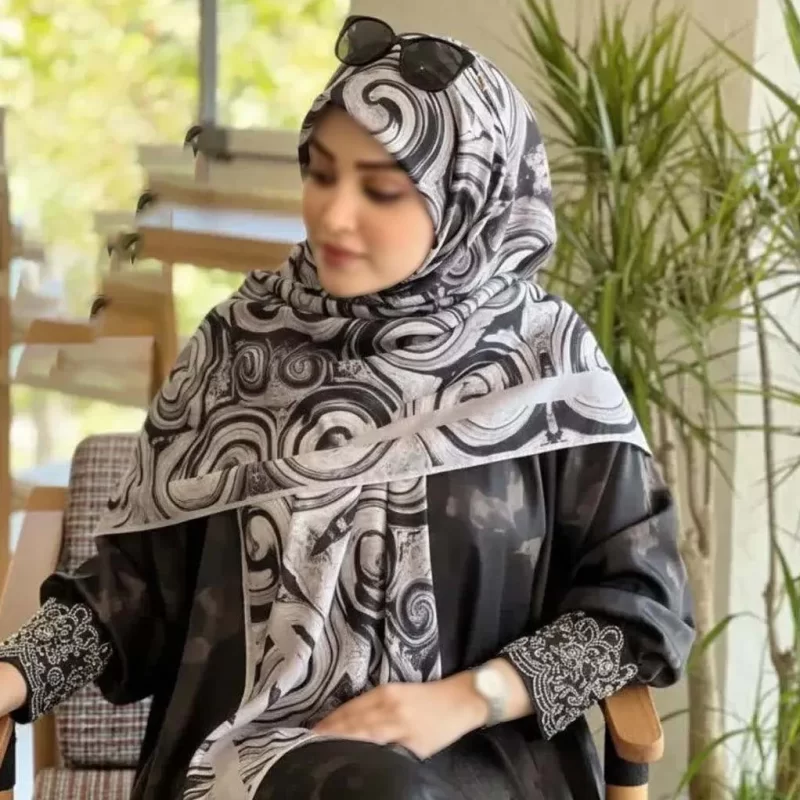 روسری نخ طرح مانلی