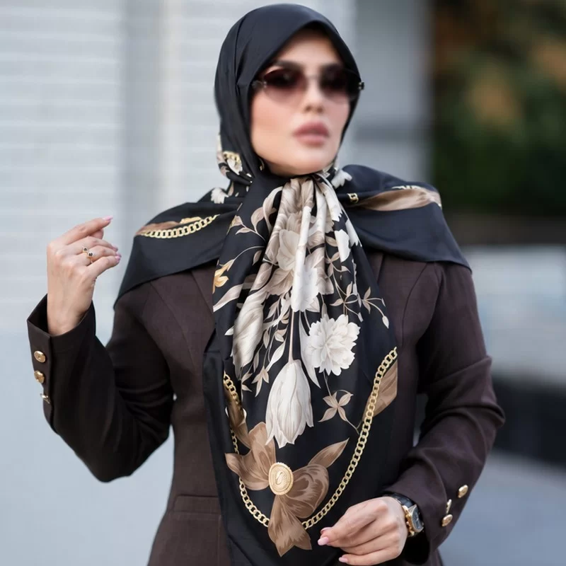 روسری ابریشم ژاکارد طرح لورنزا سلین رنگ مشکی شکلاتی