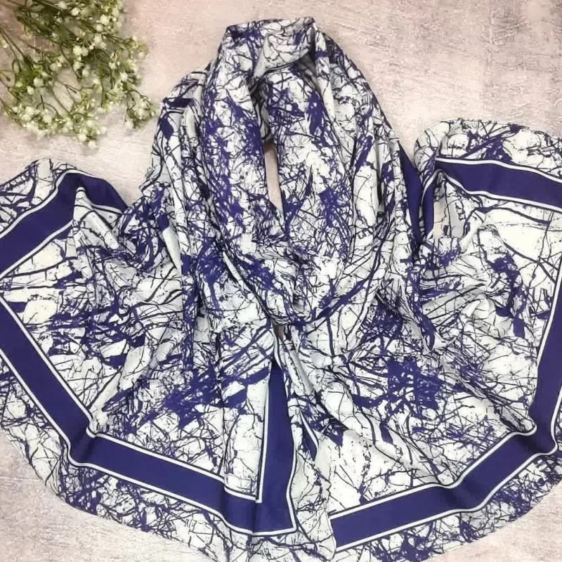 شال نخ طرح ختن سفید مشکی