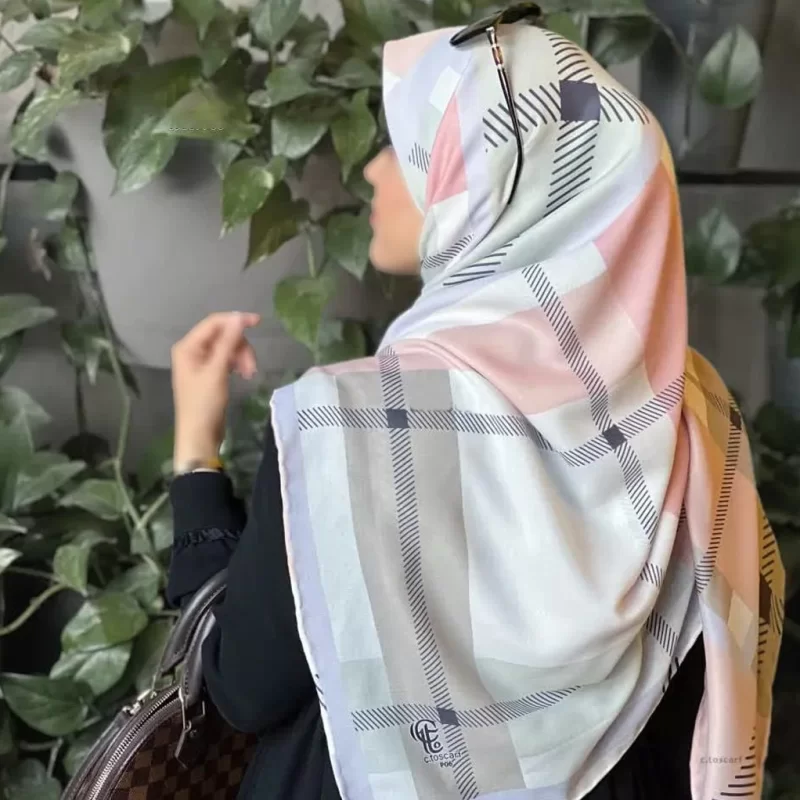 روسری مجلسی طرح باربری سفید