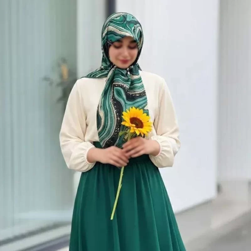 روسری نخ طرح رزین سبز