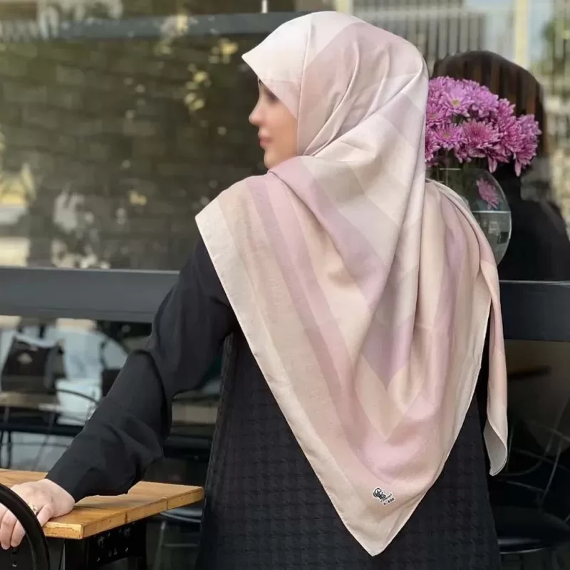 روسری نخ طرح طیفی پله ای کرم