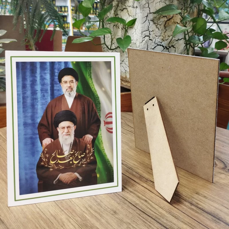 تابلو شاسی رومیزی پایه دار طرح رهبر شهید کد B1