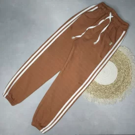 شلوار پسرانه اسلش طرح تیرا رنگ شکلاتی