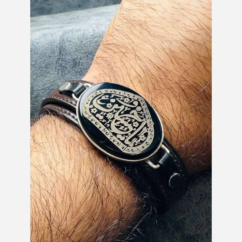 دستبند چرم مردانه مدل عقیق نقش یا حسین قاب نقره