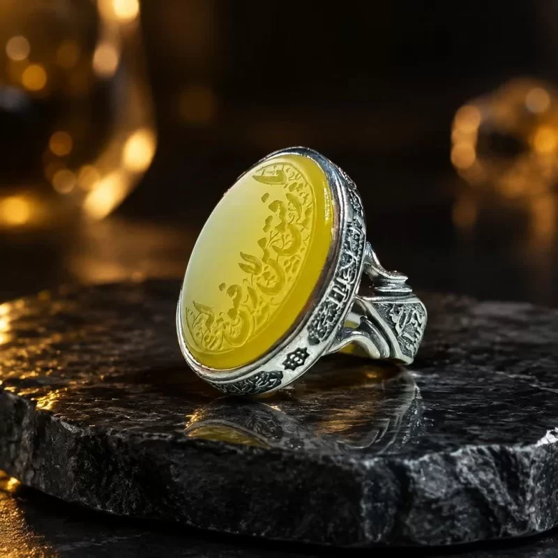 انگشتر عقیق زرد با حکاکی «یا رفیق من لا رفیق له» کد 7421