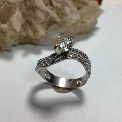 انگشتر زنانه موزونایت الماس روسی بسیار زیبا