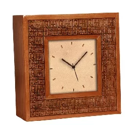 ساعت چوبی مجموعه فرصت طرح رومیزی