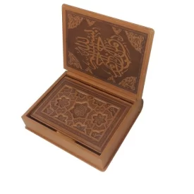 جعبه و قرآن معطر چرم مصنوعی نقش برجسته ( قطع وزیری)