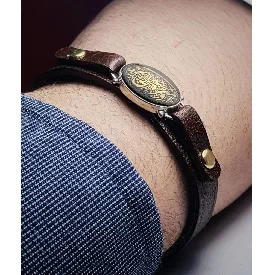 دستبند چرم اصل  حکاکی زیبای امیری حسین و نعم الامیر