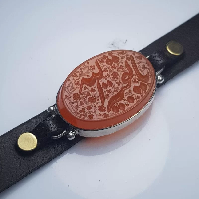 دستبند چرم اصل منقش به  یا بقیه الله(عج)