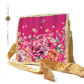 کیف دوشی برزنتی با طرح گلهای صورتی 