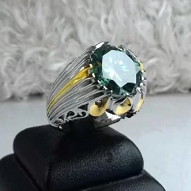  انگشتر موزونایت (الماس روسی) سبز درجه یک با رکاب نقره دو رنگ و نگین گرد تراش خورده