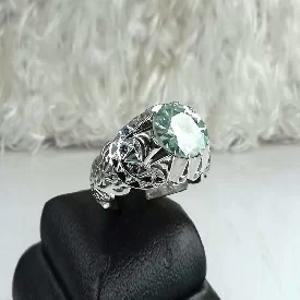 انگشتر موزونایت سبز الماس روسی با رکاب نقره طرح خاص و نگین گرد